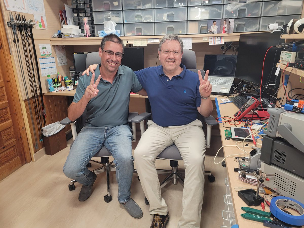 Obijuan_cube's tweet photo. En el "Rural workshop" visitando al maestro de maestros @EladioDM , en "pinos del valley" 😃

¡Qué ganas tenía de volverte a ver, Eladio!
#FPGAWars #AlhambraII  #icestudio https://t.co/plxMg2D21P