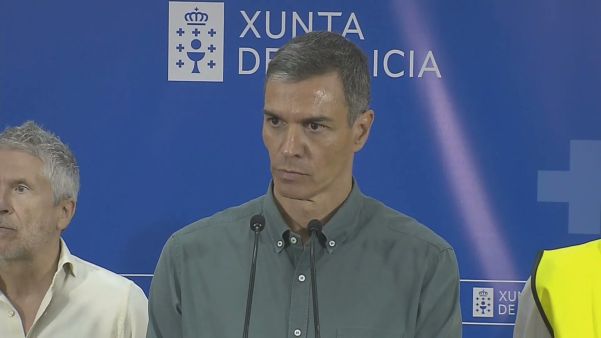 MiticoSanta's tweet photo. Ángel el policía nos deja para irse a Galicia. Gracias Ángel por velar por la seguridad del pueblo. https://t.co/mPZzFLXrtU