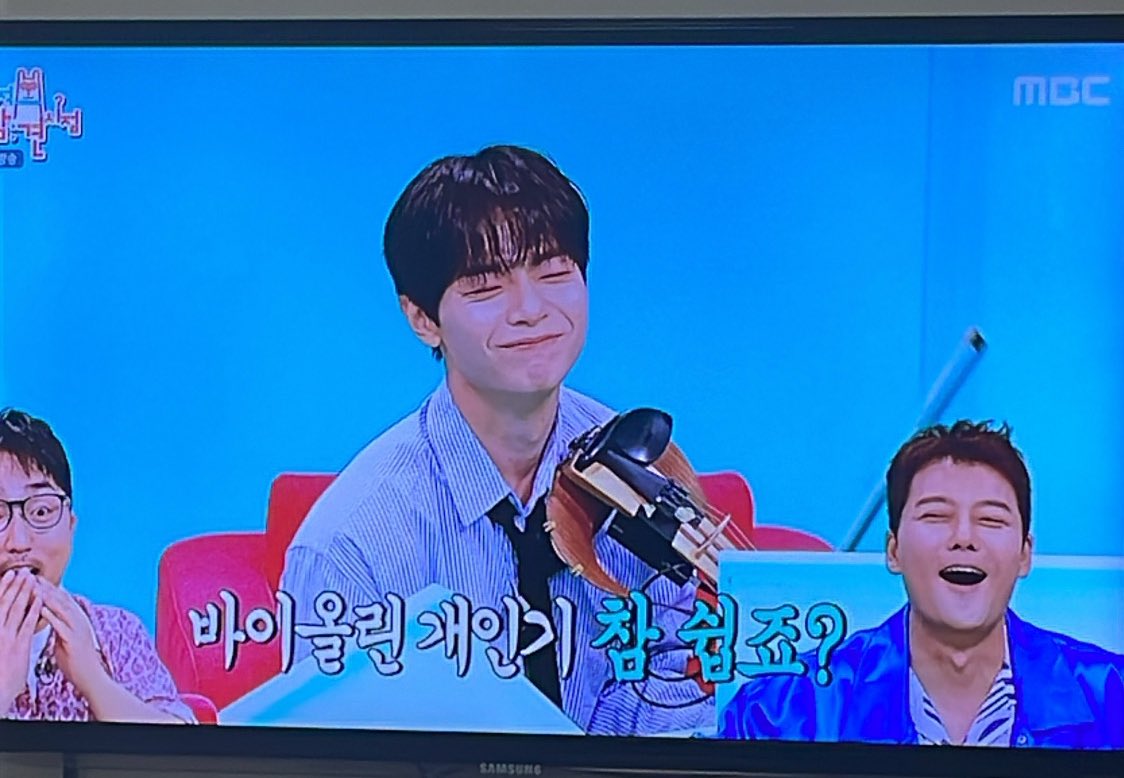 또 다른 최애 전참시에 나와서 보고잇어요 티비보몀서 함박 웃음짓는사람이 돼~
