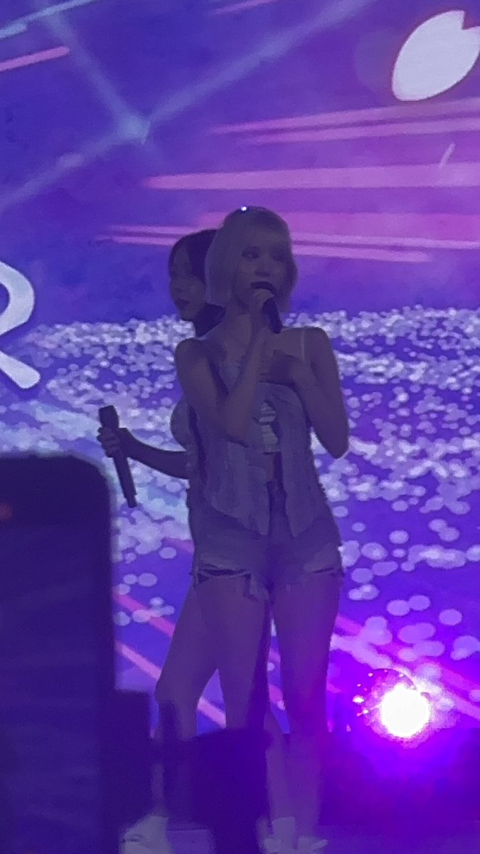 은하가 너무 귀여웟슴다…😍 계속 인사해주고 하트도 해줌