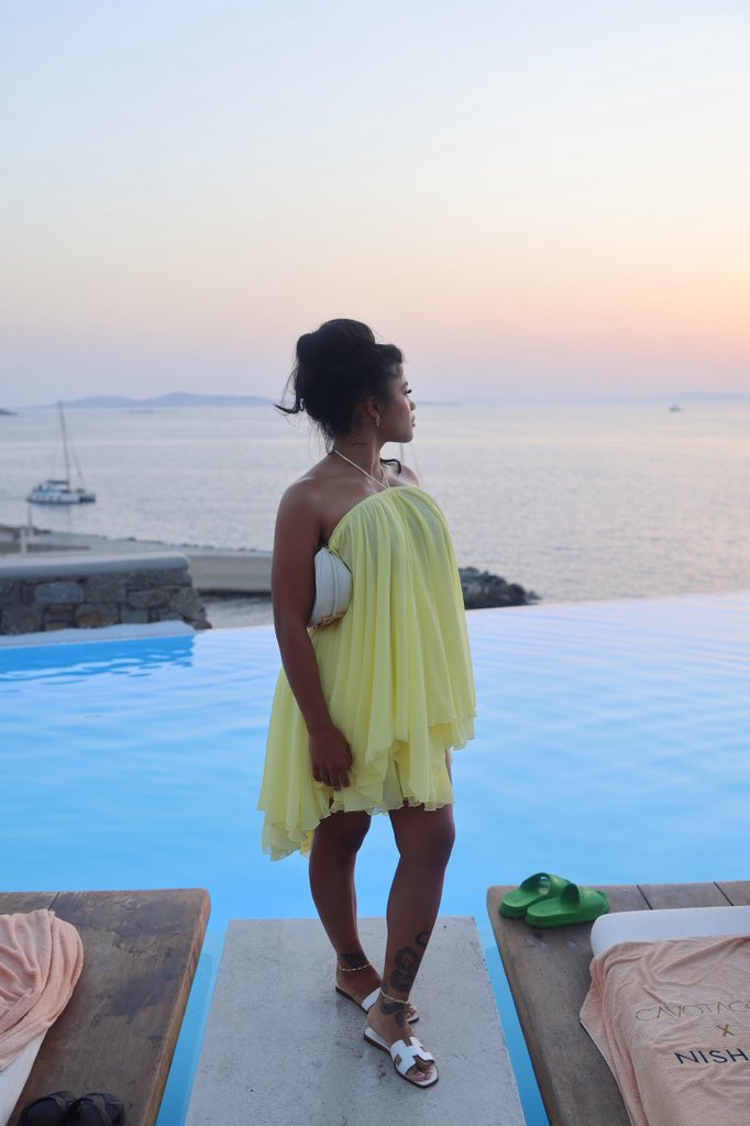 ItsBlasiann's tweet photo. life feeling better in mykonos 🤍 https://t.co/CnxS5bfowR