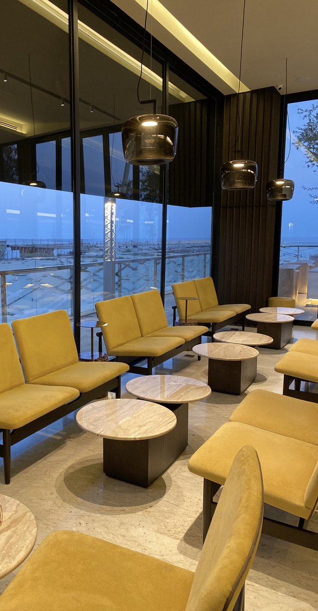 2lorm's tweet image. لا تبدي علومك ، على كل مخلوق
اللي ليا أعطيته علومك تجرّا

الخبل ، لو صدره للاسرار صندوق 
بيفقل الصندوق والسر برا❣️