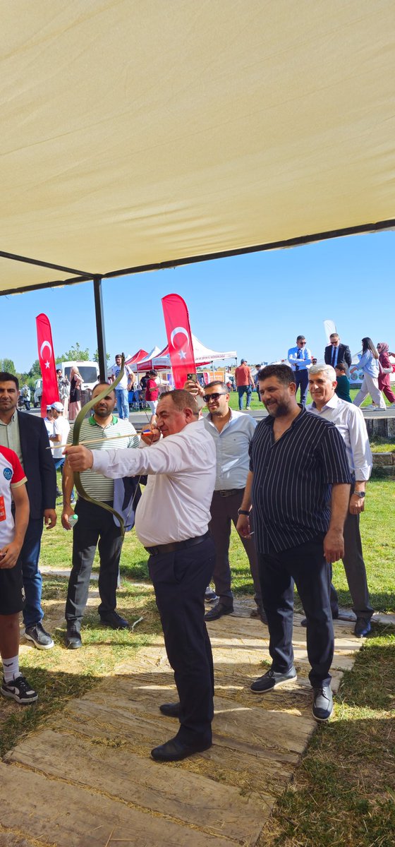Malazgirt Zaferi'nin 954. yıl dönümü kutlamaları, bugün Malazgirt Meydan Muharebesi Tarihî Millî Parkı'nda coşkulu bir açılışla başladı. 

Her şey hazır! Malazgirt, Sayın Cumhurbaşkanı'nı ağırlamaya hazır bir şekilde bekliyor.

#KutluYürüyüş #Malazgirt