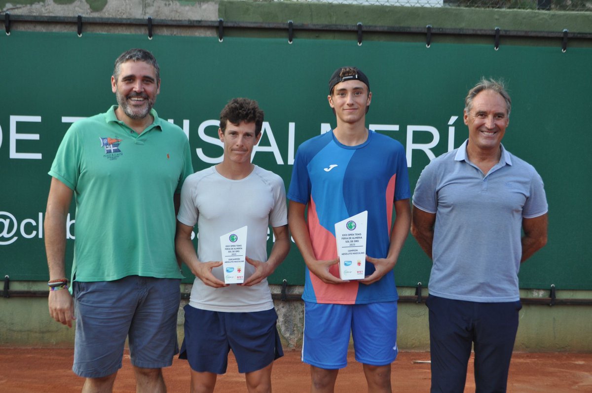 🎾Los almerienses Darío Ruiz y Paula Navarro ganan el XXIII Torneo de Tenis de la Feria de Almería

El Club de Tenis Almería ha acogido el Torneo Sol de Oro IBP, disputado del 18 al 22 de agosto.

#almeriaenferia #feriadeportiva