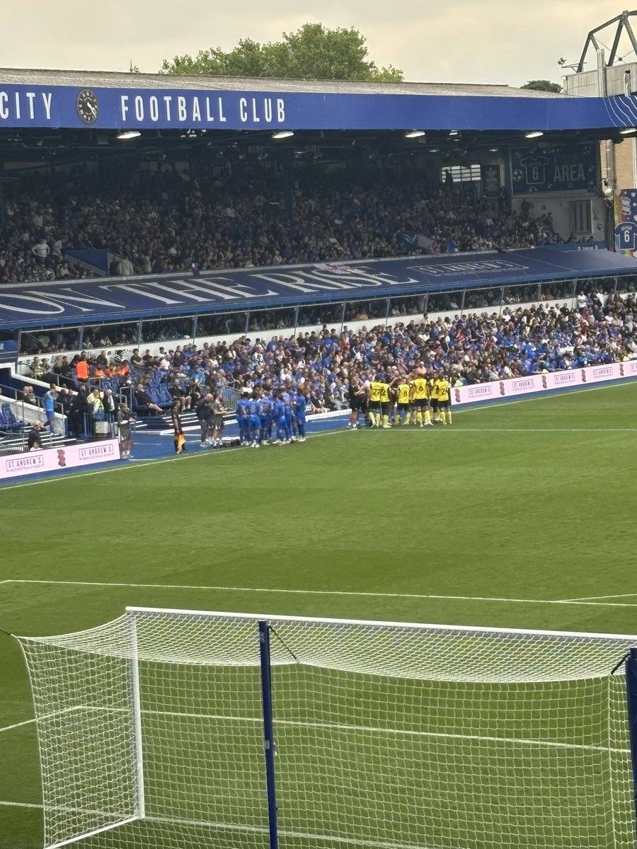 I’m sorry. But this nothing but blatant cheating by Birmingham. 

They play the high press and like magic. The keeper picks up a knock on 20 mins and all players run for a drink. 

Nice 2 mins break for tactics and a drink. #oufc #bcfc