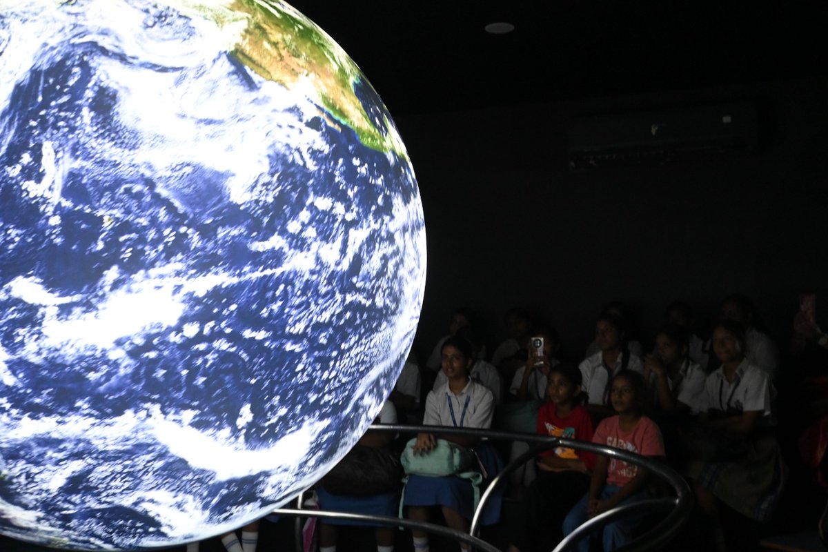 ncsmgoi's tweet image. a #PosterMakingCompetition, a Science on a Sphere Show on Exoplanets &amp;amp; a #PopularScienceLecture on “Indian Space Heritage”, bringing together students, educators, and guests to explore India’s rich space legacy.

#Chandrayaan3 #SpaceDay #NationalSpaceDay #NewIndia 

(2/2)