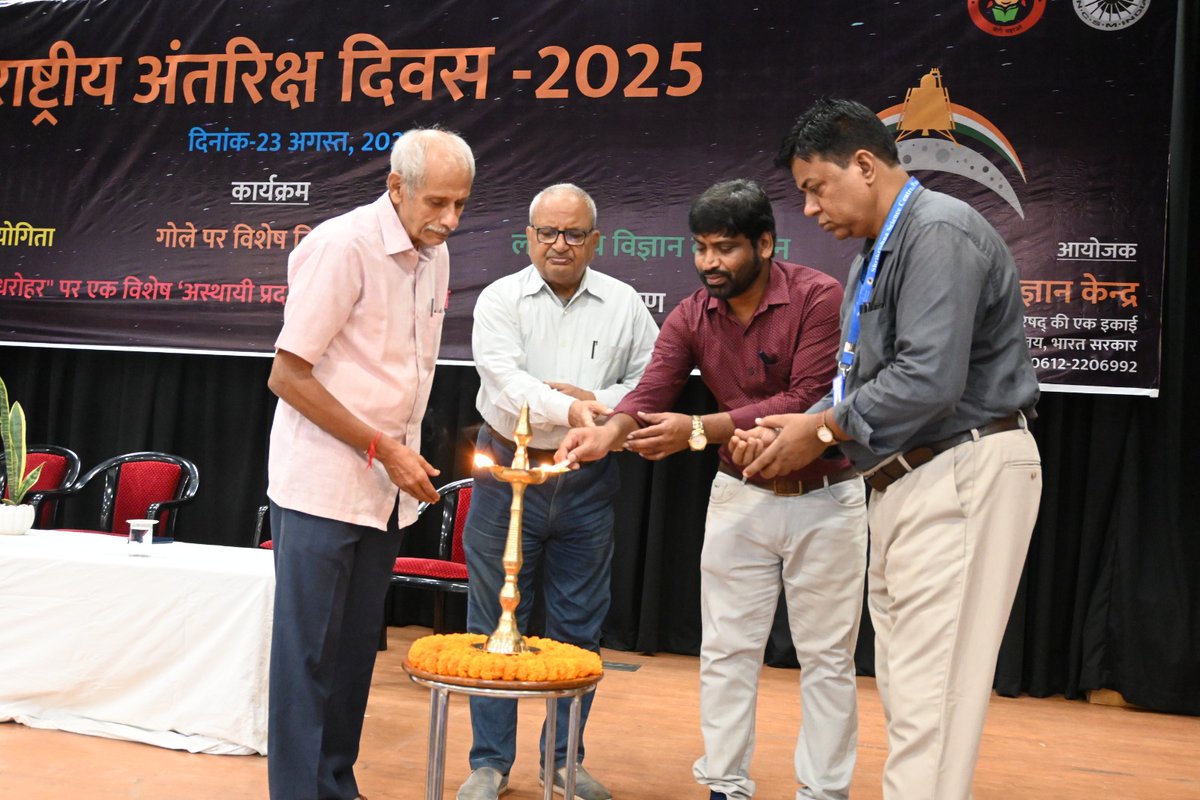 ncsmgoi's tweet image. a #PosterMakingCompetition, a Science on a Sphere Show on Exoplanets &amp;amp; a #PopularScienceLecture on “Indian Space Heritage”, bringing together students, educators, and guests to explore India’s rich space legacy.

#Chandrayaan3 #SpaceDay #NationalSpaceDay #NewIndia 

(2/2)