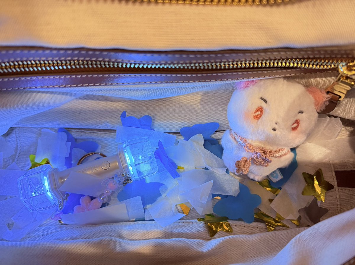 宿の帰ったら、カバンの中も勝手にいっぱい入っていた🤣