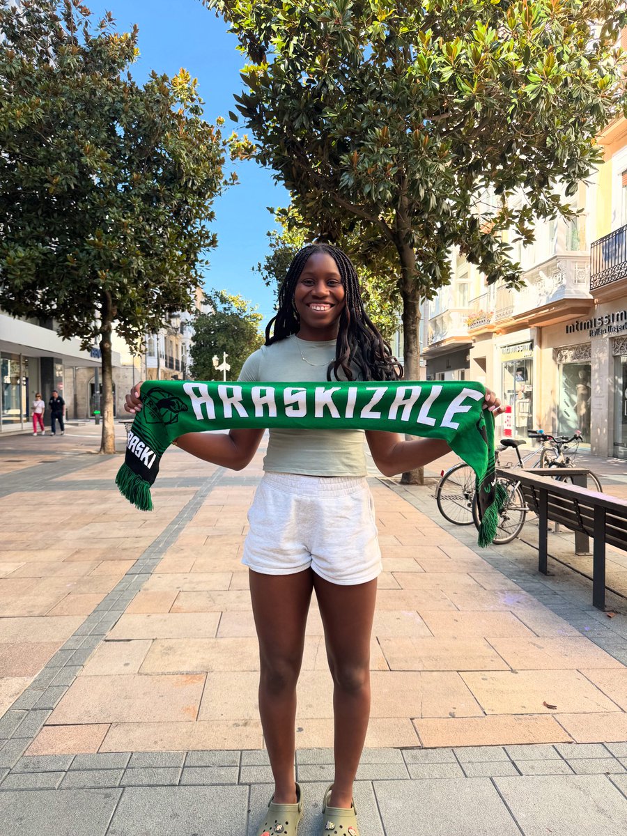 Mama ya conoce el centro de Vitoria 🧳

𝗕𝗲𝗻𝘃𝗶𝗻𝗴𝘂𝘁 <a href="/MamaDembele14/">Mama Dembele</a>! 💚

#ElLatidodeMendi #MendikoTaupada