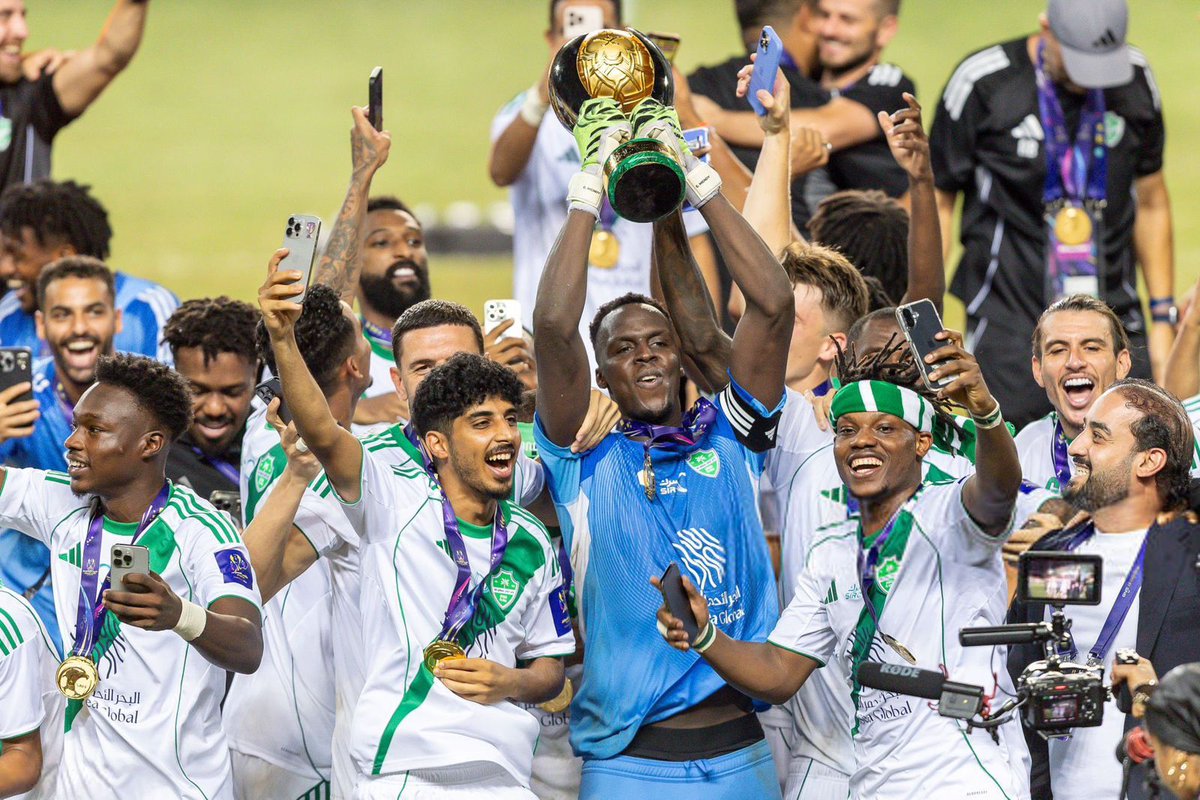 *الأهلي هو السوبر! 💚*
#نهائي_كأس_السوبر_السعودي #النصر_الأهلي