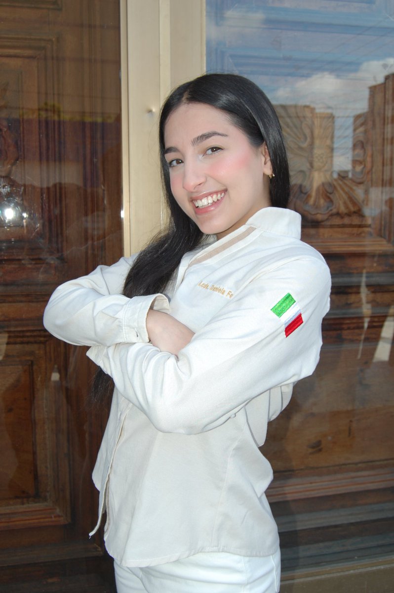 Mi Daniela.... en su última clase a pocas hora de su graduación 😊🥹