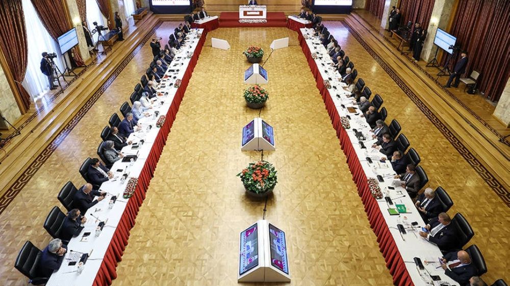 ✍️ Eş Sözcümüz <a href="/AhmetAsena/">Ahmet Asena</a> yazdı.

"Yeşil Sol Parti bu süreçten hemen bir demokratikleşme beklenilemeyeceğini,  müzakere ve mücadelenin birlikte yürütülmesi gerektiğini, asli görevimizin silahların sustuğu ancak demokratik mücadelenin yükseltildiği bir ortam yaratmak olduğunu