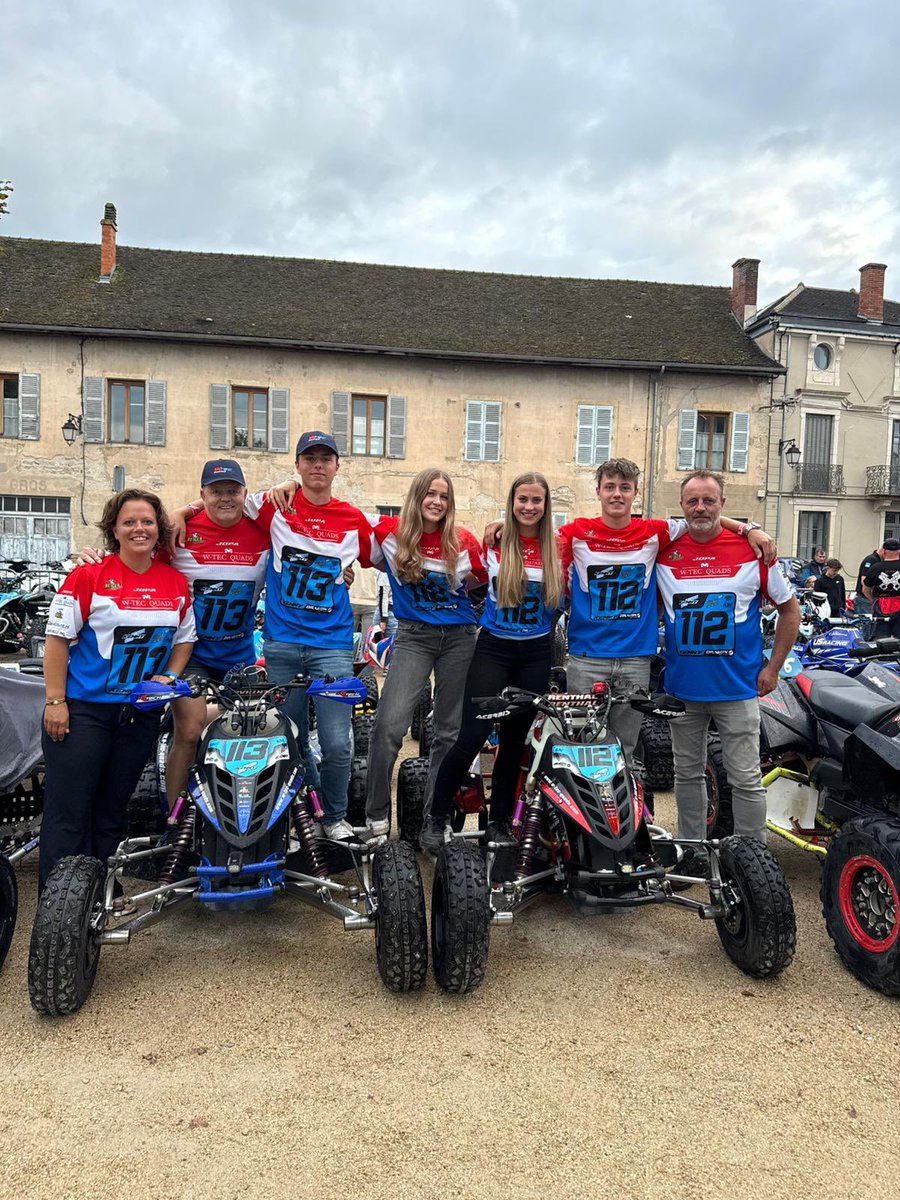 🇫🇷🏁 72h Pont de Vaux – Frankrijk 🏁🇫🇷
Ook dit jaar zijn er weer een aantal fanatieke leden van Quadclub De Veluwse Zandhappers aanwezig bij de befaamde 72h Pont de Vaux in Frankrijk! 🔥

We wensen alle rijders heel veel succes – gas erop! 🔧🏍️💨

#VeluwseZandhappers #PontdeVaux