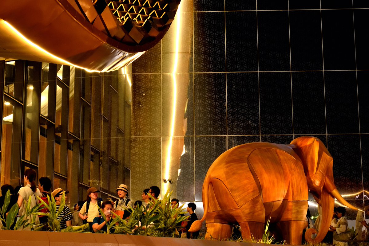 SunlinerNext's tweet photo. 夜の万博会場を彩るタイパビリオンに、思わずうっとり。

#EXPO2025 
#大阪関西万博
#来たぞ万博
#タイパビリオン
#ファインダー越しの私の世界
#写真が好きな人と繋がりたい
#写真の奏でる私の世界 https://t.co/JWqmQxfUEd