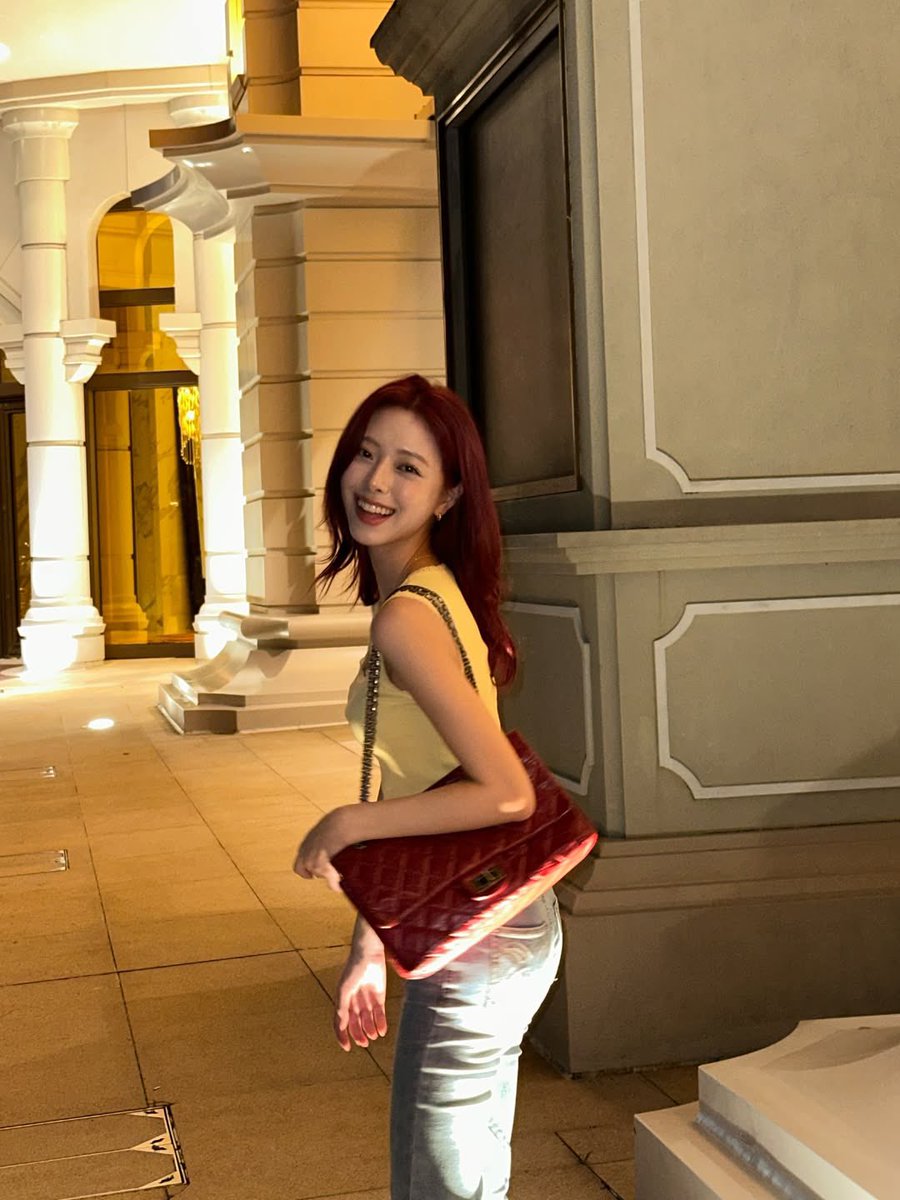 historcic's tweet photo. feeling like a main character strolling through the city lights 📸🌃 https://t.co/tIjmOH6xjN