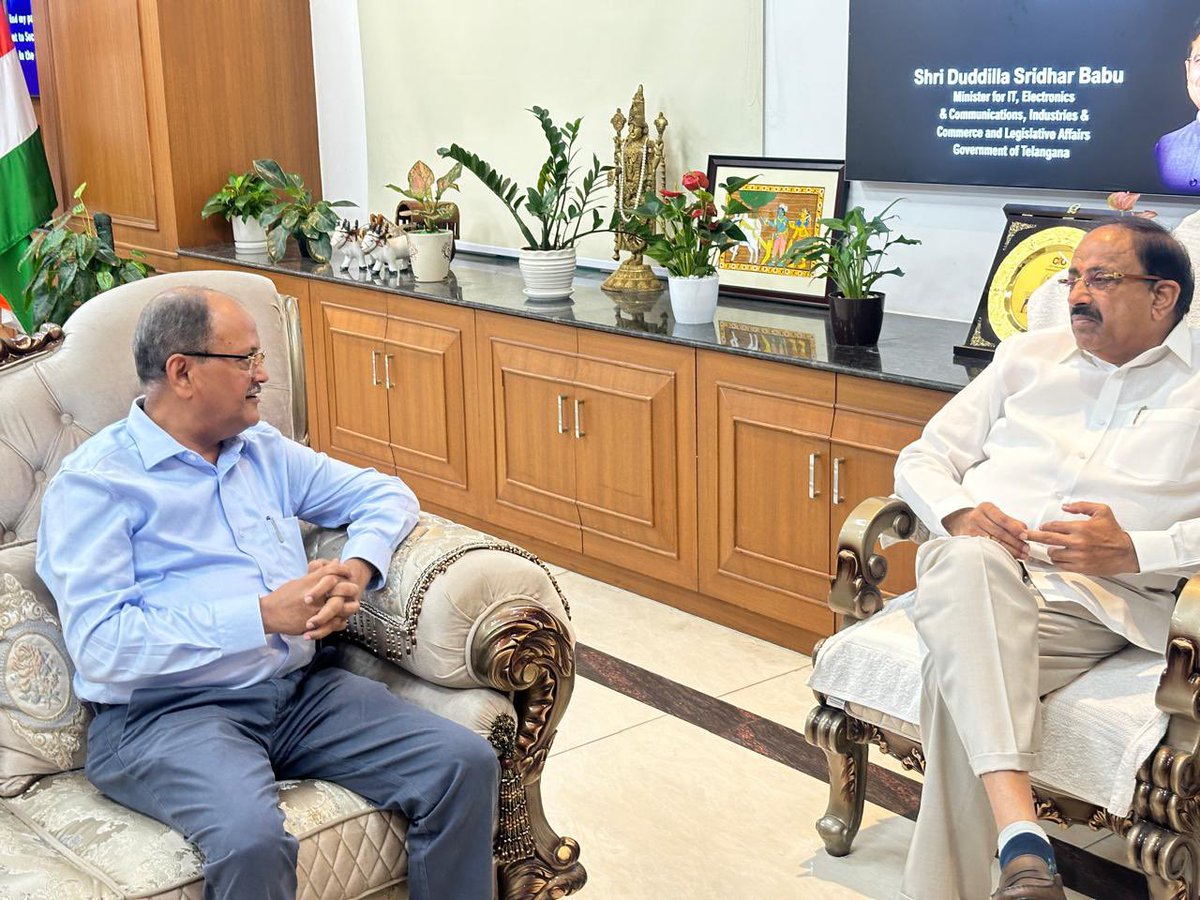 JacobBhoompag's tweet photo. 🚜 Telangana stands by its farmer.
Agriculture Minister @Tummala_INC Nageswara Rao held a meeting with #RFCL #CEO Alok Singhal and #NFCL Sales Manager (Telangana) Rajesh.
During the meeting, the Minister pointed out that 62,473 metric tonnes of urea that is due to Telangana from RFCL has not yet been supplied. He stressed that the delay in supply is causing serious difficulties for farmers and could adversely affect their crops. He urged RFCL to ensure timely delivery of the allotted quota of urea to the state.
The Minister insisted that the entire quota must be supplied without delay, and at least 50% of the pending urea should be dispatched to Telangana within this week, either from RFCL or NFCL. He made it clear that the distribution of fertilizers must happen immediately so that farmers are not inconvenienced.
Responding to this, the RFCL MD assured that the required urea will be supplied soon and that necessary steps will be taken to meet the needs of farmers.
The Minister also informed that currently 42,000 metric tonnes of urea are available in the state, with an additional 6,543 metric tonnes arriving today. Furthermore, by the end of this month, another 37,877 metric tonnes are expected to reach Telangana on various dates. He added that the government is in continuous contact with suppliers to ensure smooth supply, and assured farmers that there is no need to panic.
@revanth_anumula
