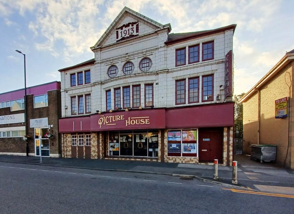Emmerson Walgrove (@ewwalgrove) on Twitter photo On Saturday 23rd August 2025, the letter below entitled 'Town deserves answers over Keighley cinema site process' by <a href="/ewwalgrove/">Emmerson Walgrove</a>, Chair of Keighley Civic Society - KCSoc was published in <a href="/KeighleyNews/">Keighley News</a>: keighleynews.co.uk/features/reade… <a href="/SChadTollerLane/">S. Chad, Toller Lane, Bradford</a> <a href="/polly_speight/">Mary</a> <a href="/GoldieChrisG/">Chris Gardner</a> On Saturday 23rd August 2025, the letter below entitled 'Town deserves answers over Keighley cinema site process' by <a href="/ewwalgrove/">Emmerson Walgrove</a>, Chair of Keighley Civic Society - KCSoc was published in <a href="/KeighleyNews/">Keighley News</a>: keighleynews.co.uk/features/reade… <a href="/SChadTollerLane/">S. Chad, Toller Lane, Bradford</a> <a href="/polly_speight/">Mary</a> <a href="/GoldieChrisG/">Chris Gardner</a>