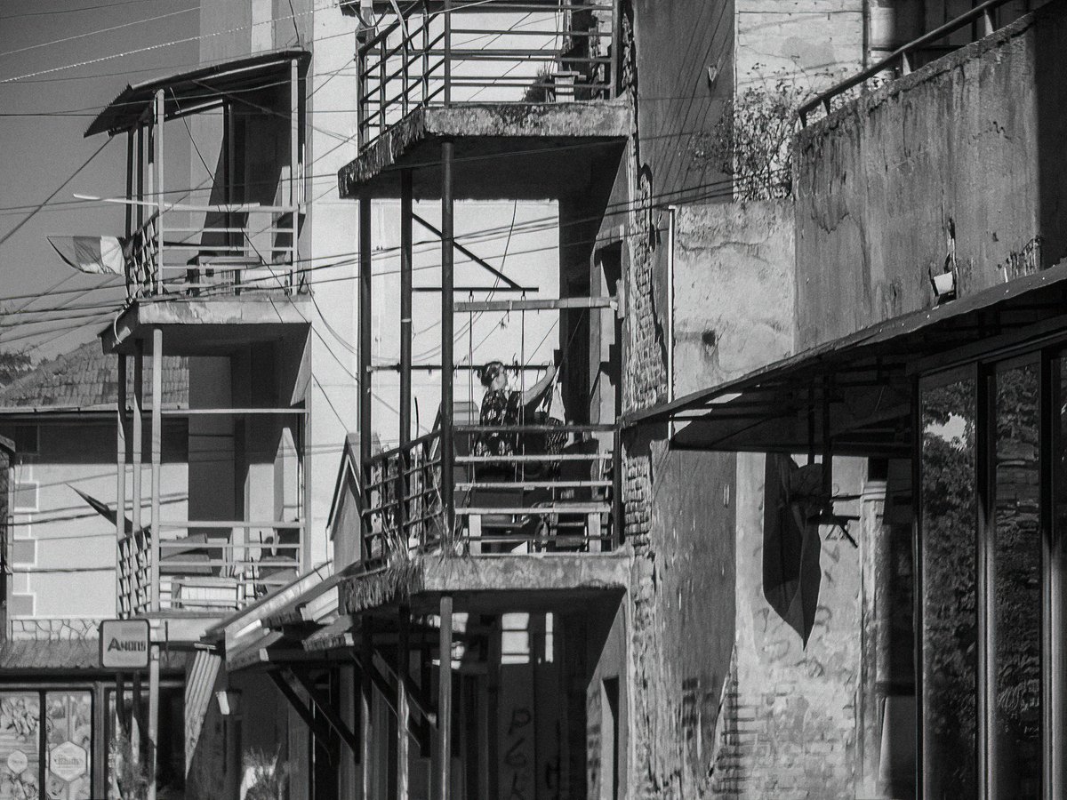 PhotoIvanM's tweet photo. Zvečan, Kosovo and Metohija, Serbia (August 2024).

https://t.co/oJf7XFaOV6

The atmosphere recalls old B&amp;W movies and brings back memories of forgotten places, all suffused with a cinematic aura.

#UrbanPhotography
#DocumentaryPhotography
#VisualPoetry
#StreetPhotography https://t.co/EESqXpnsWY