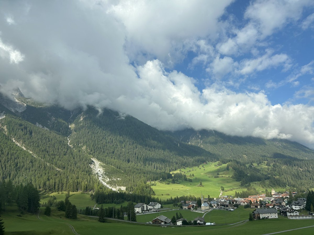 h_a_r_u_k_a1127's tweet image. 氷河急行乗ってます。🇨🇭