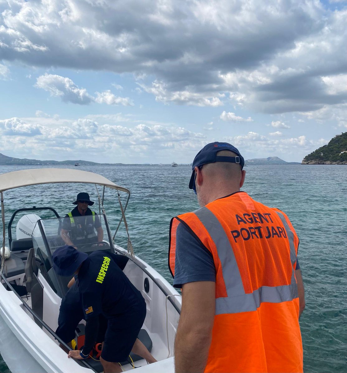 📍 El servei de vigilància del litoral del <a href="/goib/">Govern de les Illes Balears</a> va actuar ahir a Formentor. Aquestes actuacions permeten vetlar pel compliment de la normativa vigent, millorar la seguretat a la mar i preservar l’entorn natural d’una de les zones més emblemàtiques de l’illa.