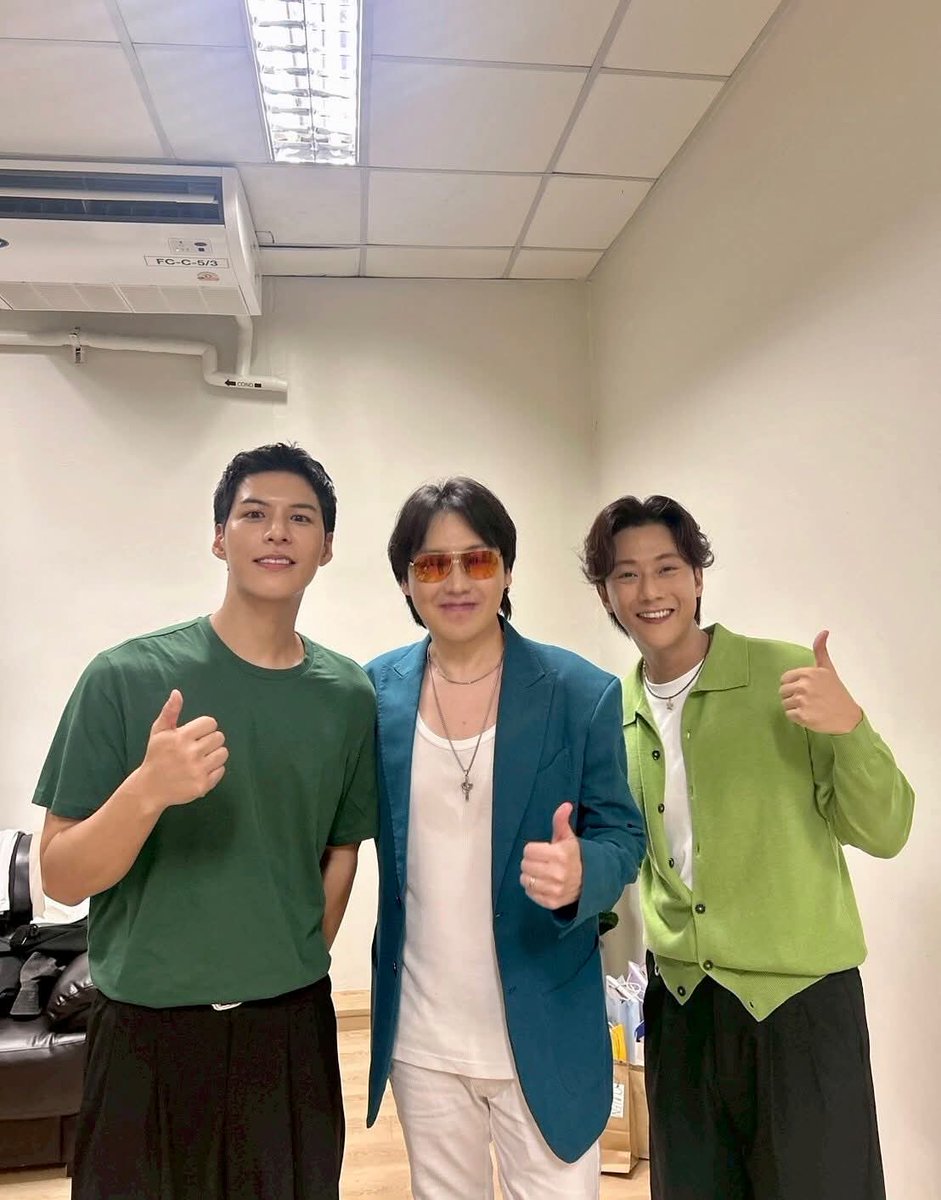 polapola98's tweet photo. ครอบครัว AIS ที่หาดใหญ่ สนุกสนานมากค้าบวันนี้ 💚💚💚💚
#AIS5G #AIS5Gxพี่จองคัลแลน #AISFAMILYTIME
ขอบคุณแฟนๆของ พี่จอง คัลแลน นะ สนุกและอบอุ่นมากครับ 💚💚💚💚
#MCDong งาน AIS FAMILY TIME 💚💚💚💚 ขอบคุณผู้บริหารทุกท่านครับ ^^💚🙏🏻 https://t.co/BkbTtO1WEc