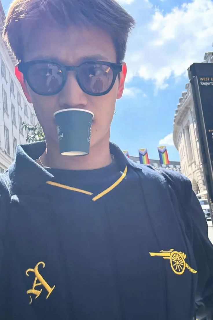 ⠀⠀⠀      

⠀   ⠀           ⠀       𝑩𝒐𝒎 𝒅𝒊𝒂!
⠀   ⠀        𝑪𝒐𝒎𝒑𝒓𝒐𝒎𝒊𝒔𝒔𝒐𝒔 𝒅𝒐 𝒅𝒊𝒂 𝒐𝒏 
⠀   ⠀           𝑽𝒂𝒊 𝒖𝒎 𝒄𝒂𝒇𝒆𝒛𝒊𝒏𝒉𝒐 𝒂𝒊?

⠀⠀