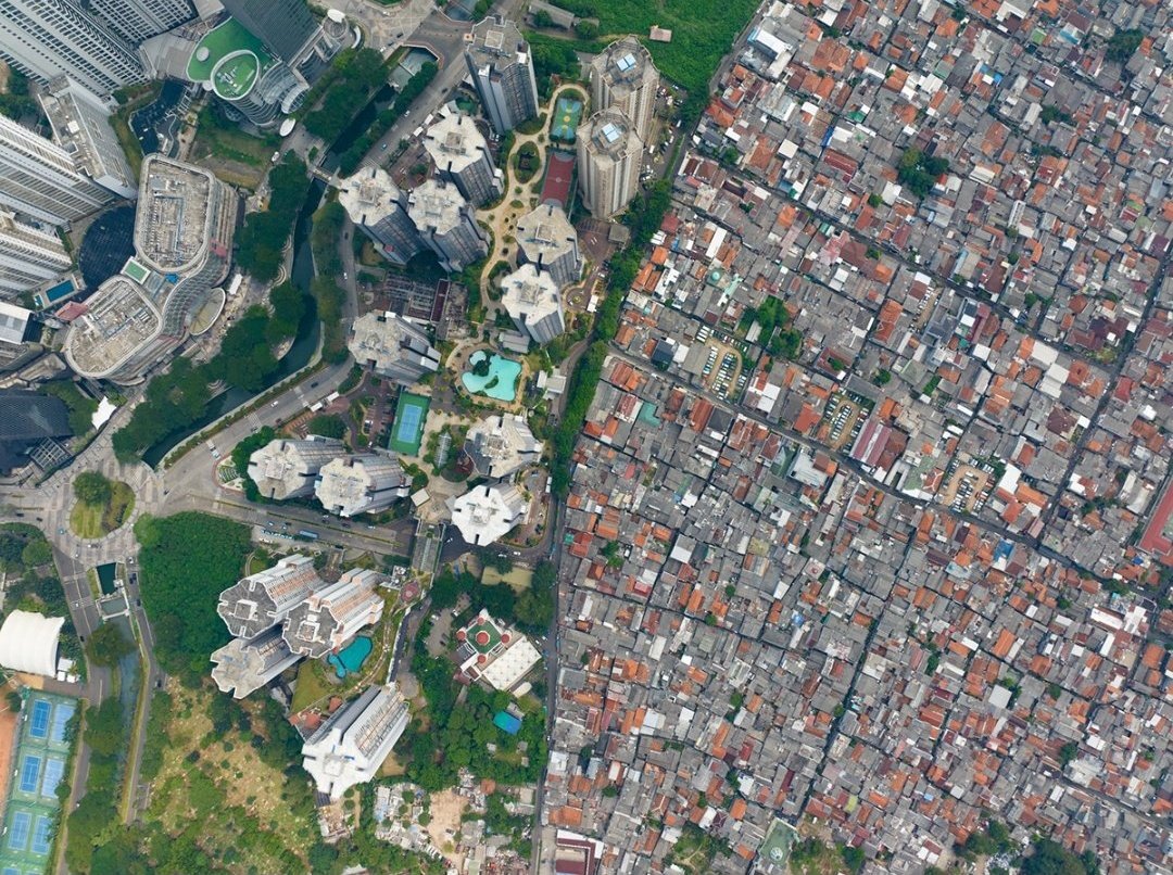 theepicmap's tweet image. Rich vs poor neighborhoods in Jakarta, Indonesia.