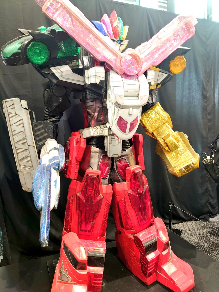 musclefacter's tweet photo. 行ってきました!!じっくり見たかったけど、人の多さに息子が参ってたのでザックリ回ったんだけど　凄かったです　一人で行ってたら何時間も囚われていたかもしれない　イヌブラかわいかった https://t.co/8QR5secTcL