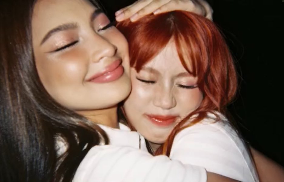 jentlecolet's tweet photo. "how is she?"                      "she's still with me" https://t.co/k2epuSZxWL