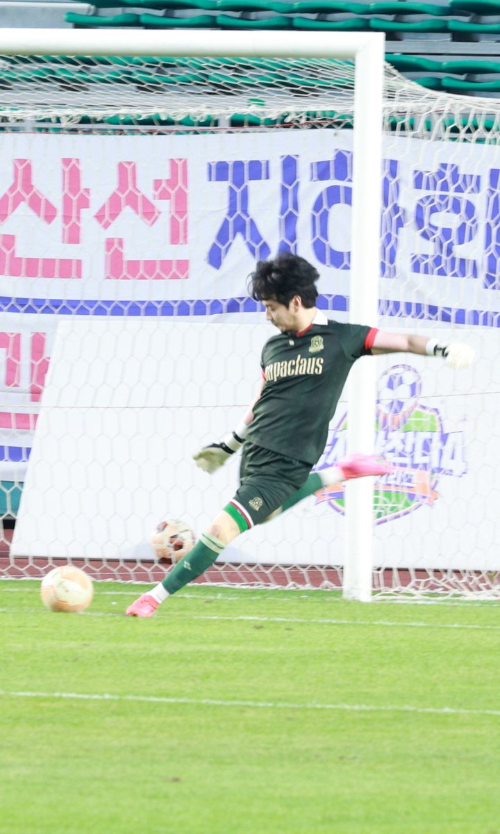 250823 뭉쳐야찬다4 직관

가나디 슛 🐶⚽️

#차주완 #chajoowan