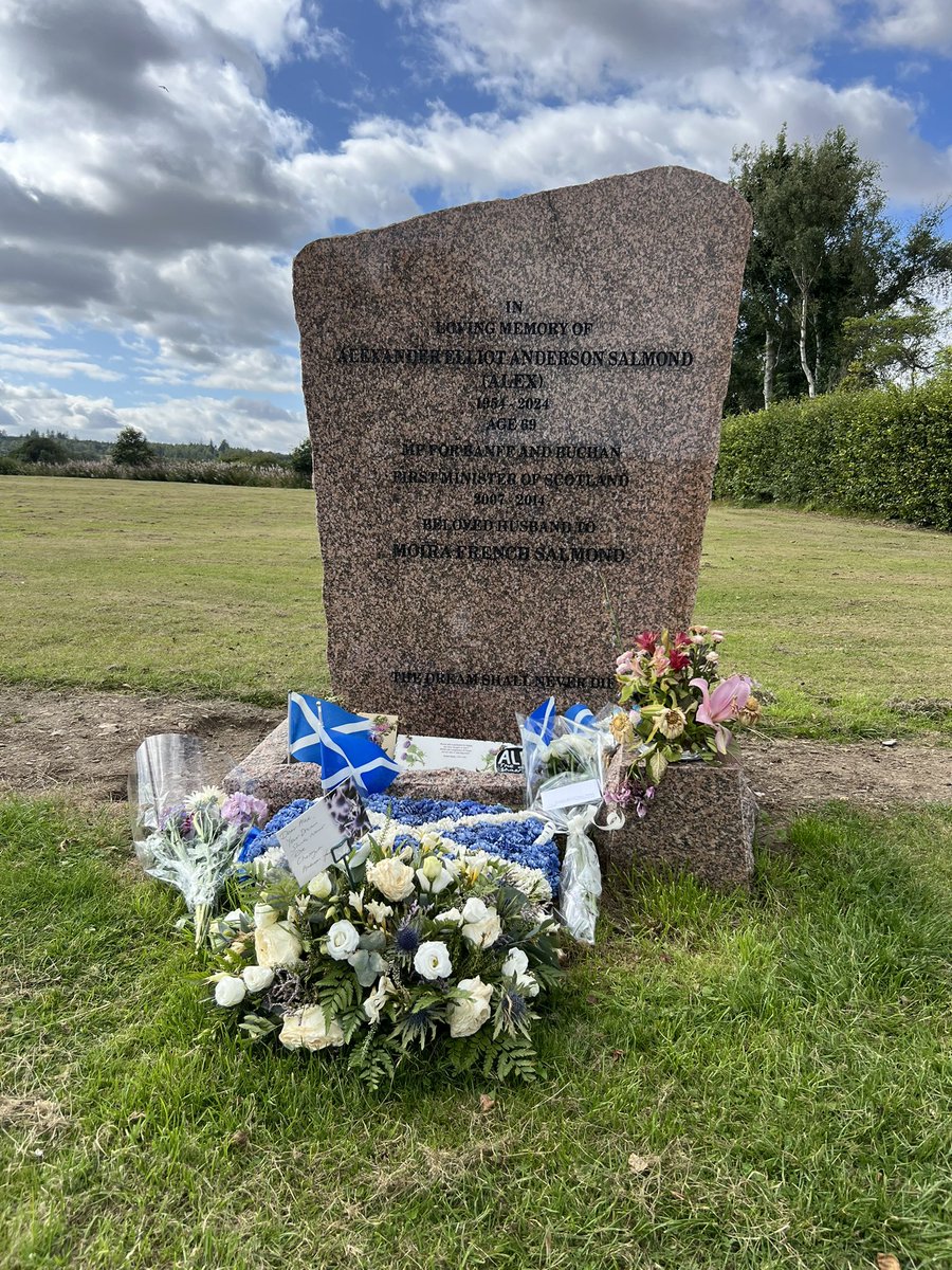 A fine day in Strichen to visit our former First Minister. 
#TheDreamShallNeverDie #RIP