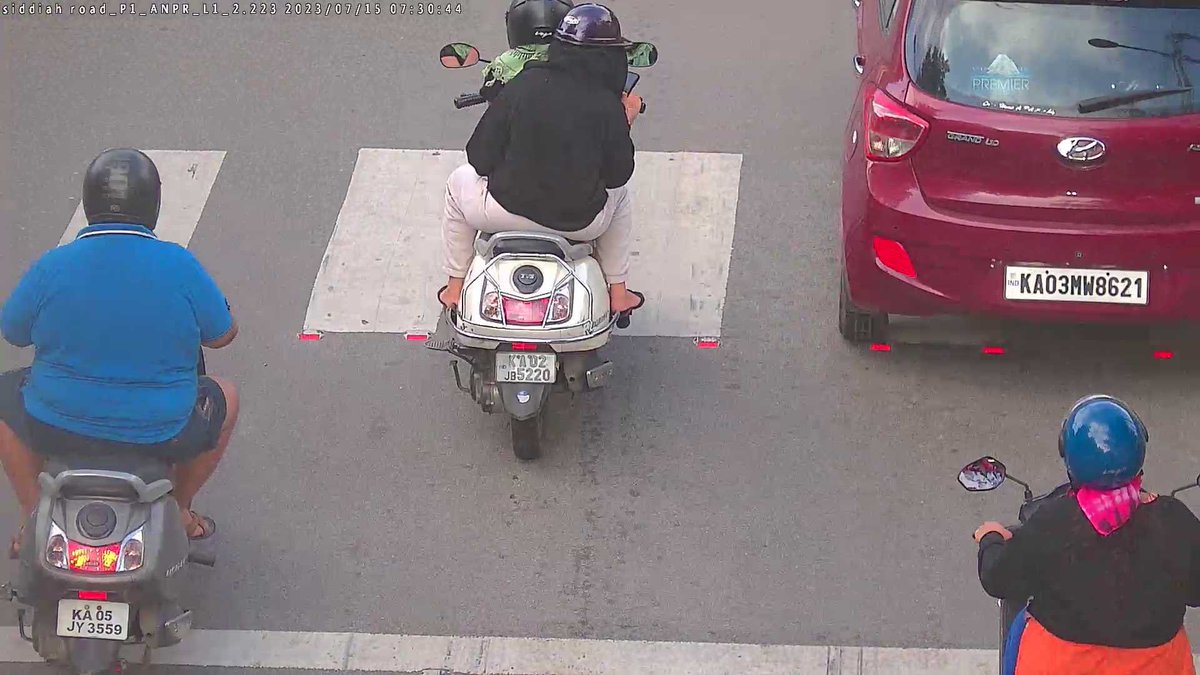 RGK007x's tweet photo. @blrcitytraffic 
My Honda Bike
KA-05-JV-3559, is in our farm land since 2018 by mistake the challan has been raised kindly rectify the issue.
My vehicle pic is attached. https://t.co/ML2GQ7rxCC