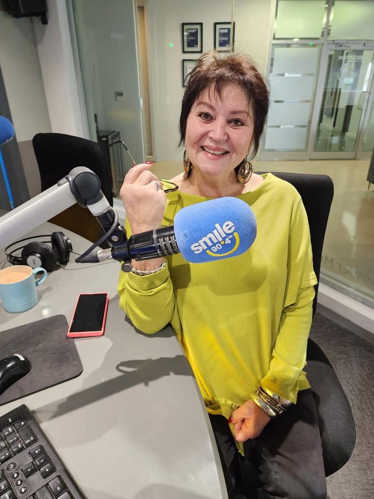 Dont forget to tune in NOW my Darlinks  Smile 90.4FM