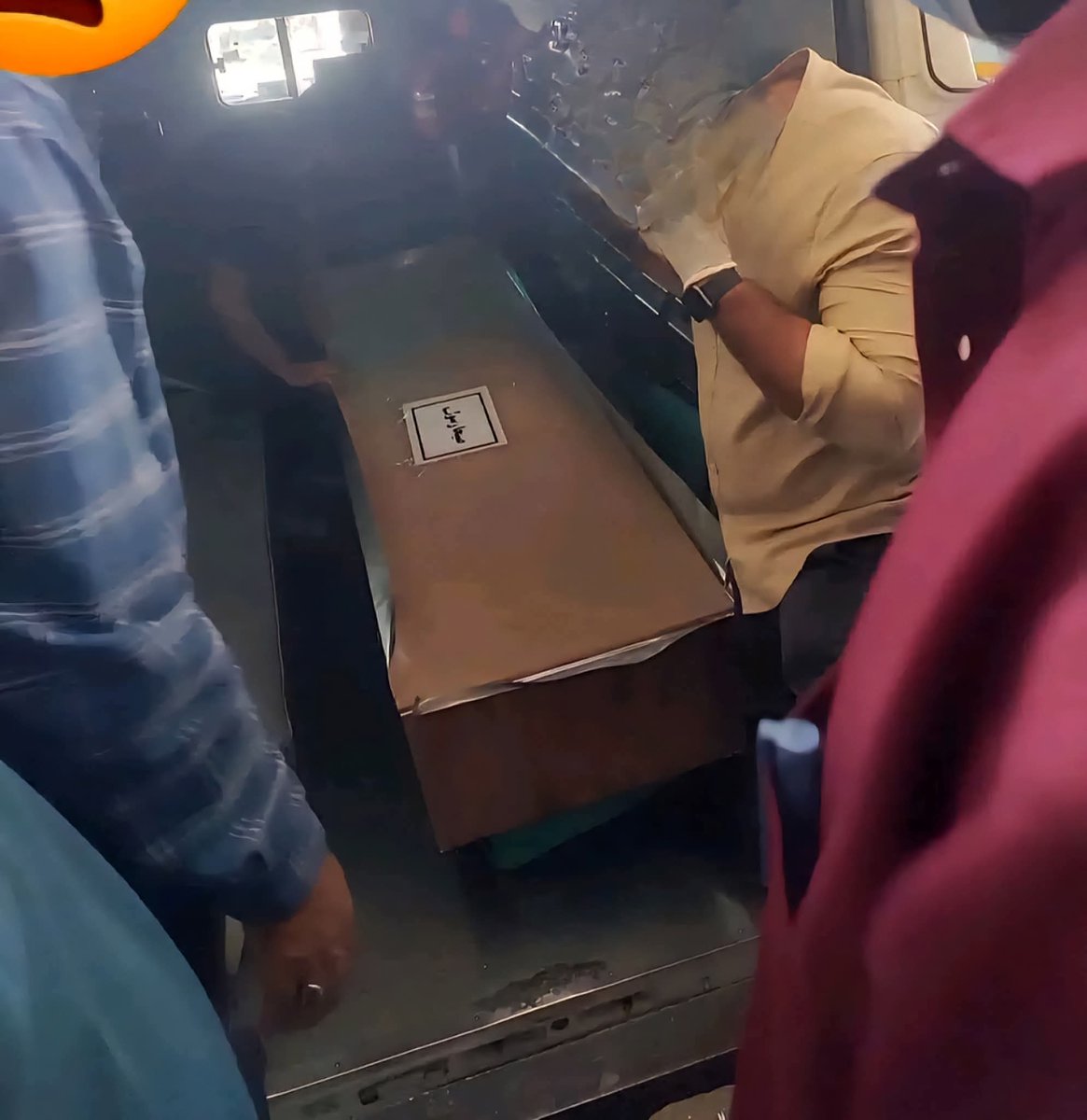 tajamul098's tweet photo. #NPIC Mortal Remains of sister Saba Rasool R/o Zadi Masjid Sekidafar , Safakadal at Srinagar Airport.
Failed Administration of Iran after 8 days ago ๐๐ฅฒ https://t.co/6tzUzpgdAf