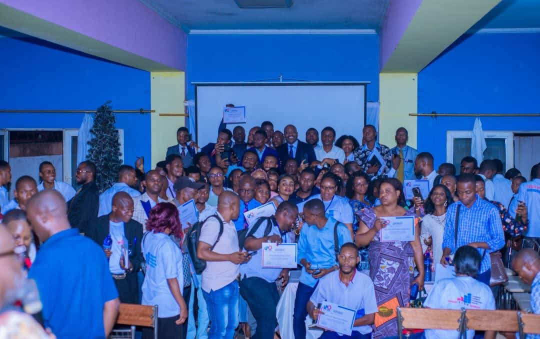 GroupeCIDEsoli's tweet image. #Kikwit : 86 eme édition de formation gratuite d&apos;économies positives du 20-21 Août 2025 à Kikwit. Deux jours de formation qui debouche sur un #PIT de chaque participant et le #DEC ( Développement de l&apos;économie circulaire). Plus de 400 personnes rejoignent le GroupeCIDE.