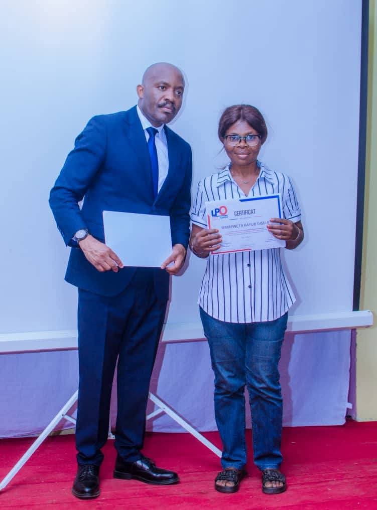 GroupeCIDEsoli's tweet image. #Kikwit : 86 eme édition de formation gratuite d&apos;économies positives du 20-21 Août 2025 à Kikwit. Deux jours de formation qui debouche sur un #PIT de chaque participant et le #DEC ( Développement de l&apos;économie circulaire). Plus de 400 personnes rejoignent le GroupeCIDE.