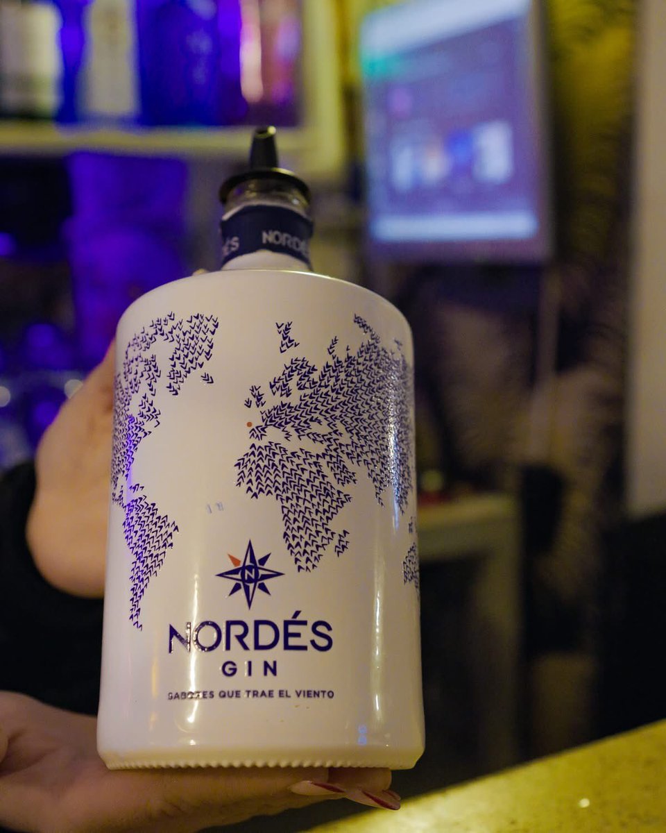 Gin lovers, tenemos una sorpresa para vosotros: selección premium con los mejores acompañamientos. ¿Cuál te gustaría probar hoy?