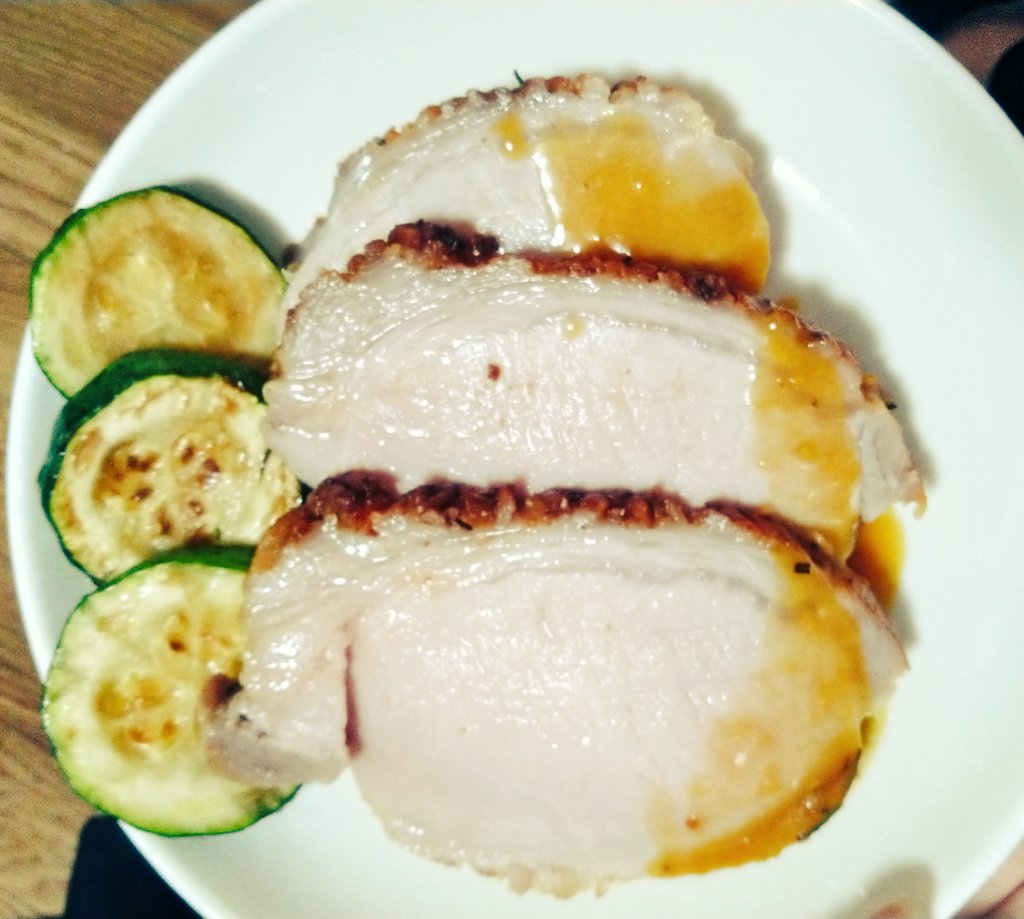 whiteshatter's tweet photo. ローストポークにハニーマスタードソースが相性抜群。おいちい https://t.co/LcF4ubsmuA
