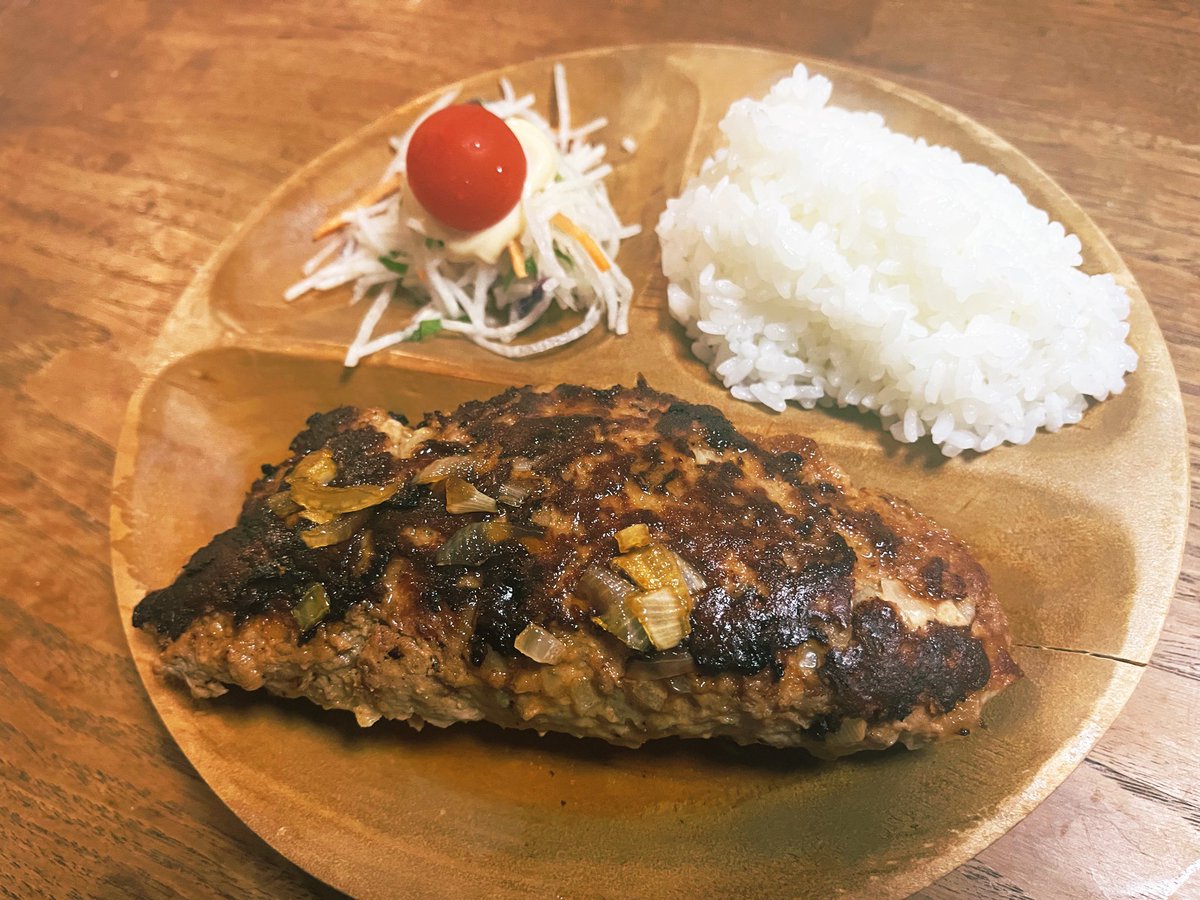 sio_samon's tweet image. あのお店を再現！！
夜ご飯の
ポテサラバーグディッシュ完成✨