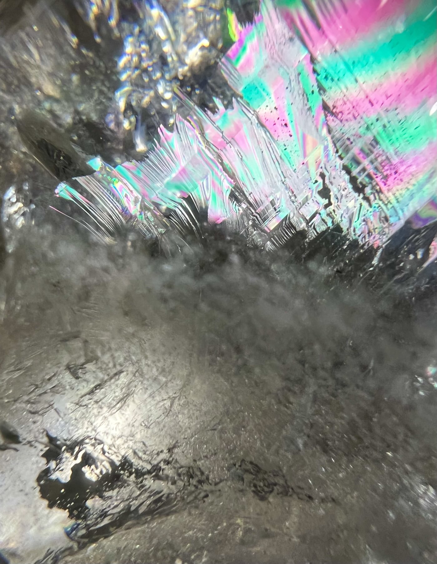 ✦✦ 虹龍にのって ✦✦  極上アイリス（虹入り水晶）マクラメ革紐ペンダント 1 ✦✦ 虹龍にのって ✦✦ 極上アイリス（虹入り水晶）マクラメ革