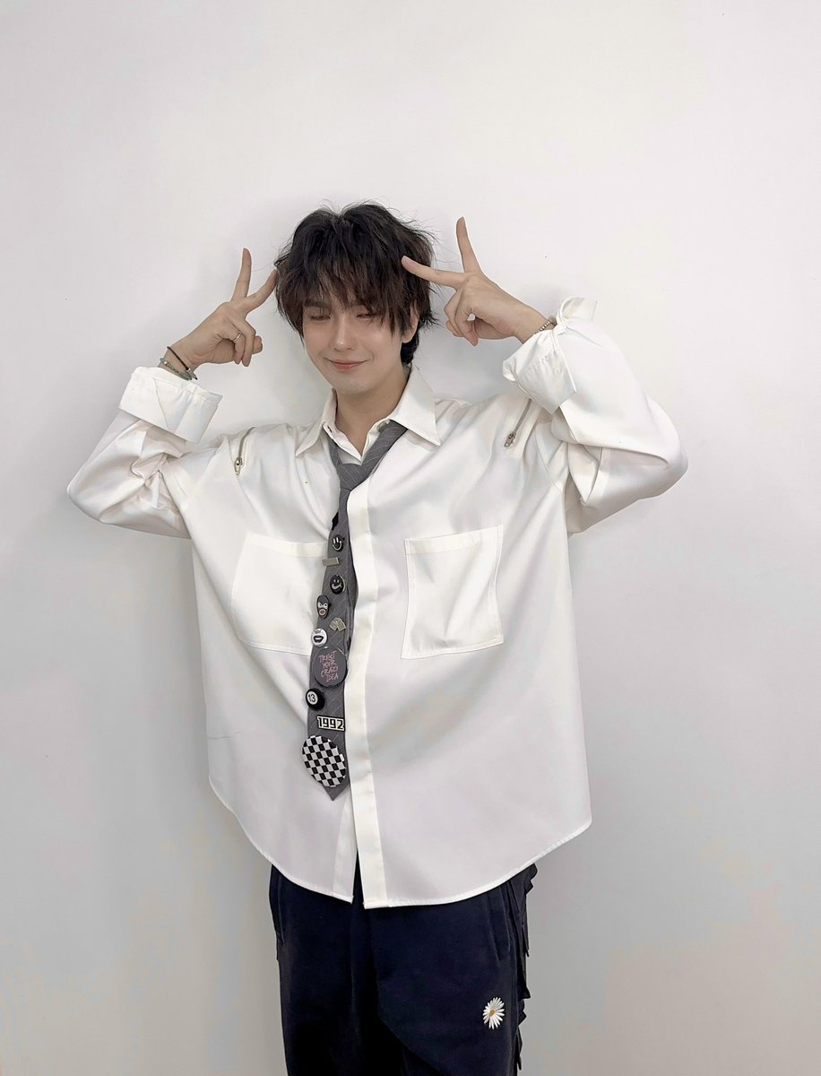 🎯 ทายซิ…บิวชอบรสชาติไหน?
A. หวาน 🍭
B. เปรี้ยว 🍋
C. เค็ม 🧂
D. เผ็ด 🌶
E. รสคนใจดีที่ซื้อขนมให้ 😘

ใบ้ให้นิดนึง…
ไม่ใช่รสขมแน่ เพราะบิวไม่ขมเหมือนชีวิต 🤣

XIAOJU LOVE EATING SNACK

#BuildxTaixiaochu

<a href="/JakeB4rever/">BIU.</a> 
#BuildJakapan 
#Beyourluve