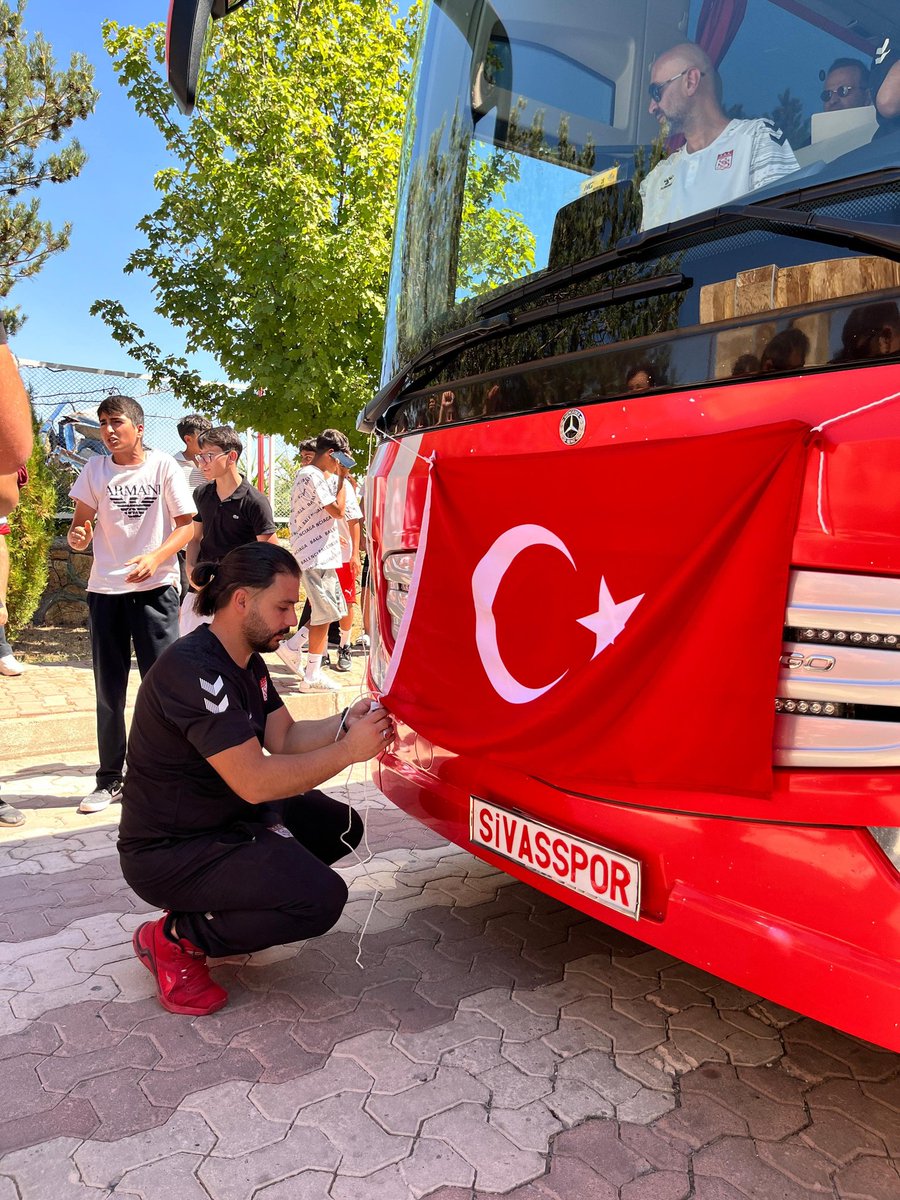 Takımımızı Türkmen şehri Diyarbakır’a yolcu ettik.
<a href="/Sivasspor/">Sivasspor</a>