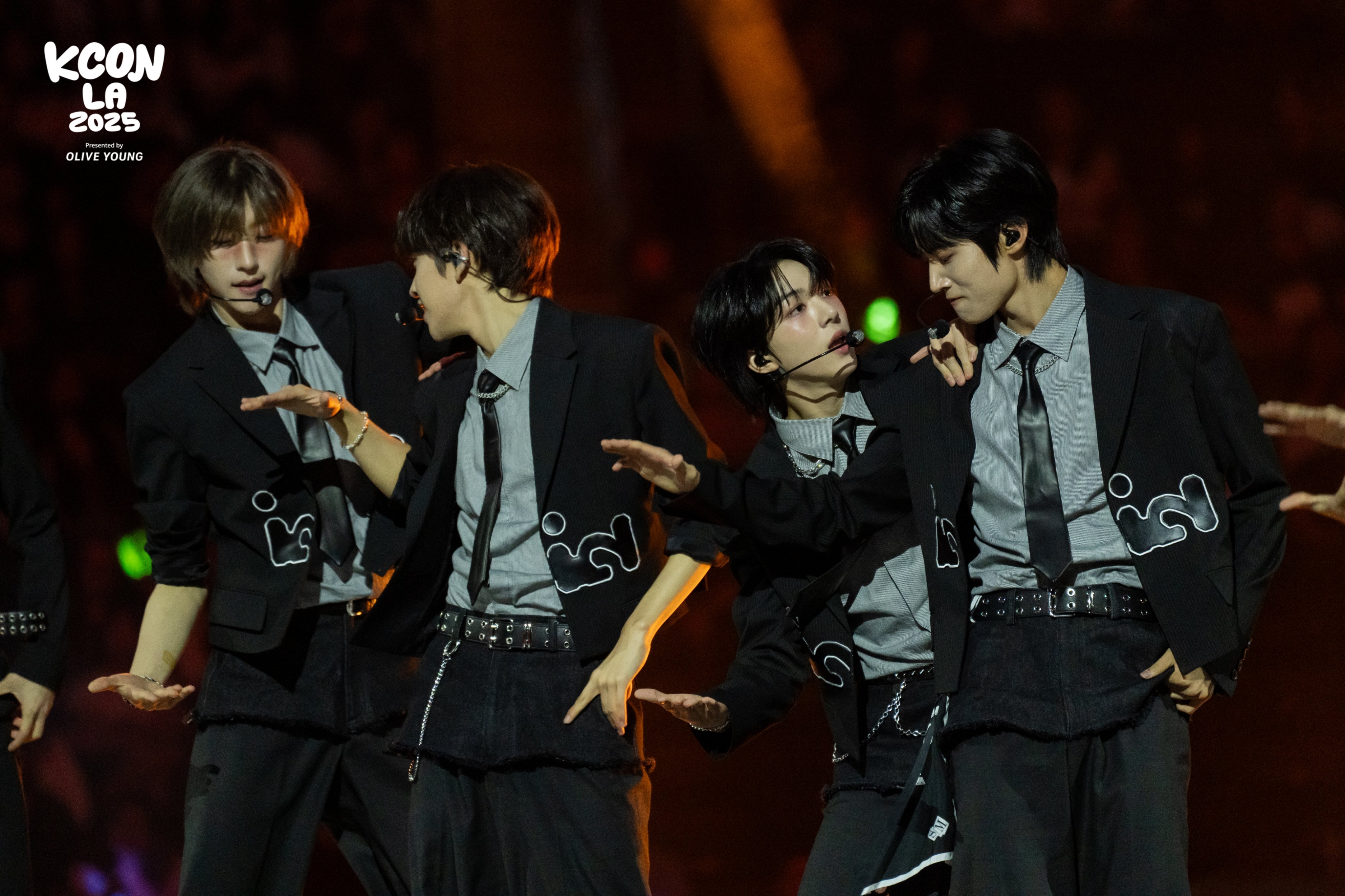 アイドル KCON LA OFFICIAL MD BEHIND PHOTO SET KCONLA2025] PHOTO DUMP 🚛📷🎞️ 𝐌 𝐂𝐎𝐔𝐍𝐓𝐃𝐎𝐖𝐍