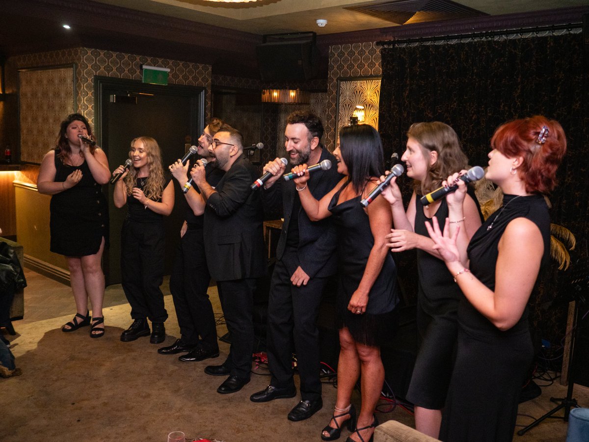 Loved singing at Birdcage, an industry showcase with some other phenomenal musicians!  Great night and thanks to #ignaciomonteverdi, just the most gorgeous #soundengineer

#vocals #acappella #dearevanhansen #eurovision #pitchperfect