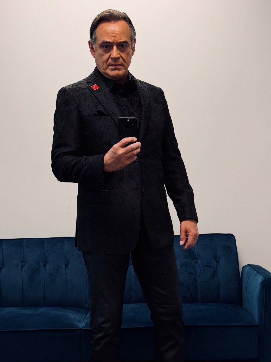 “Joey. Armstrong. I only say it once. And if I call for you, don’t make me wait.” Having such a damn good time playing this terrific character, on a terrific show, that happens to be a terrifically big hit. These things don’t come along every day, you know. Happy 200th episode!
