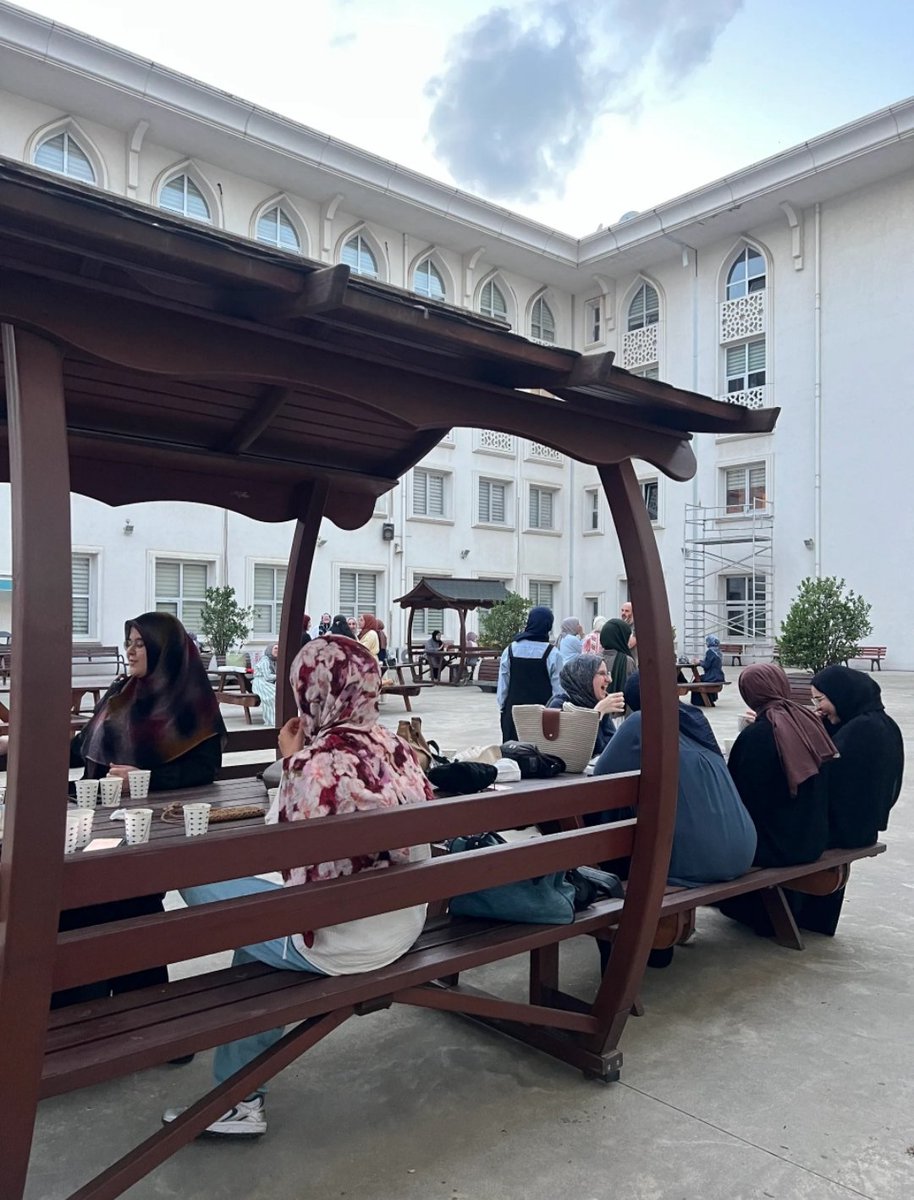 Dostluğun, paylaşımın ve birlikteliğin en güzel anlarını tekrardan yaşadık. 🌿

Mangalın dumanı, çayın sıcaklığı ve muhabbetin samimiyetiyle dolu harika bir akşam oldu.

Katılan tüm mezunlarımıza teşekkür ederiz. 🤍
Birlikte nice güzel etkinliklerde buluşmak dileğiyle…

#mesder