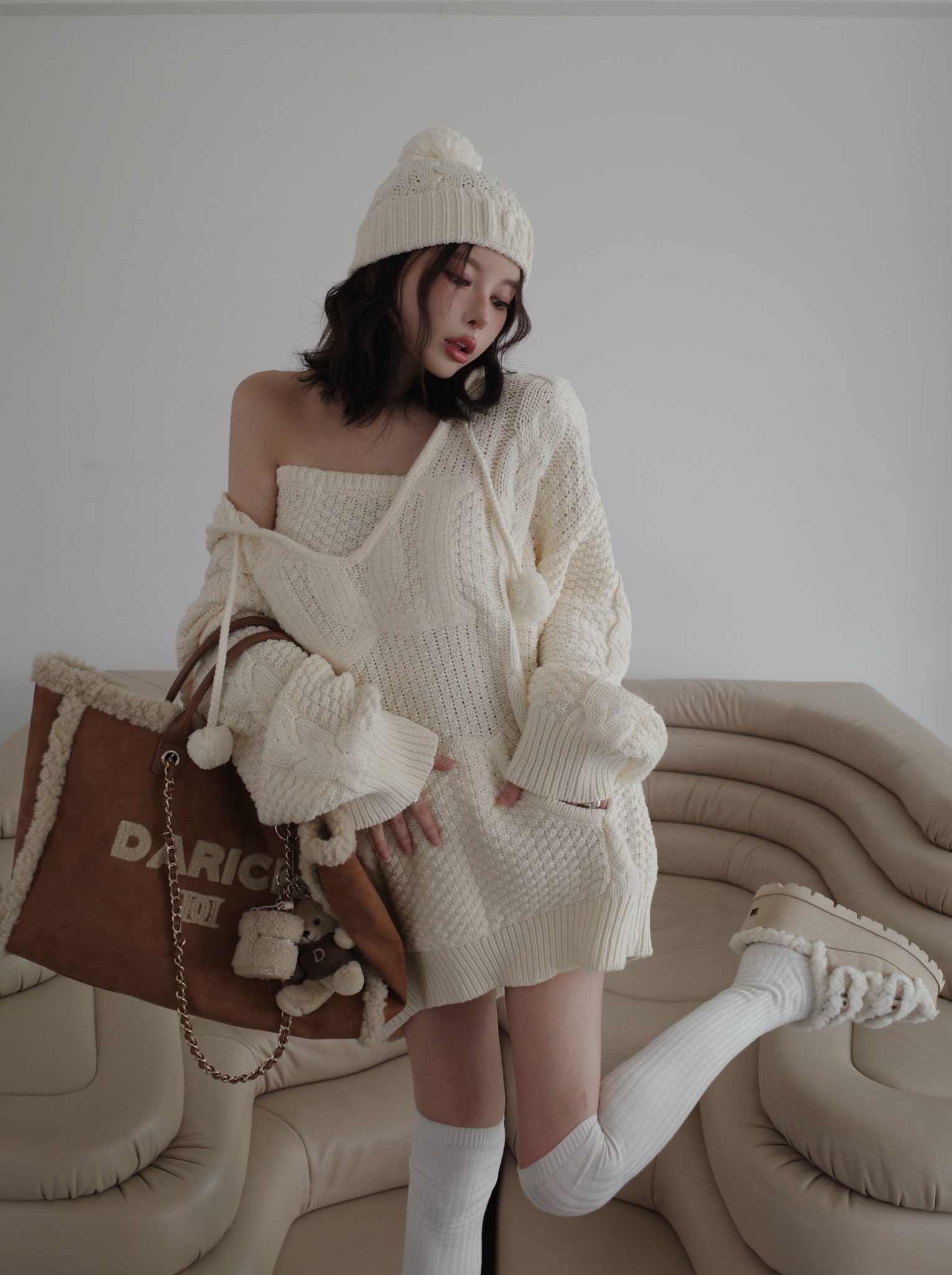 ダーリッチの齊藤早紀着用　City Breeze ニーハイソックス 今日はお友達がお引越ししたのでホームパーティーしに行くよん