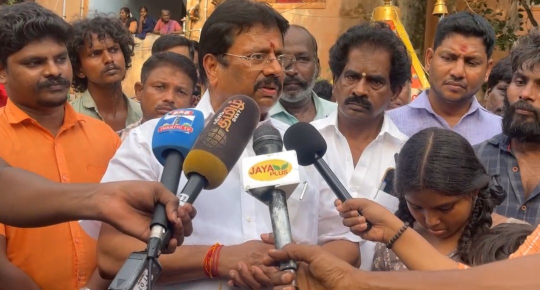 சோழிங்கநல்லூர் சட்டமன்றத் தொகுதிக்கு உட்பட்ட கண்ணகி நகர் பகுதியில் அதிகாரிகளின் அலட்சியத்தாலும் ஆட்சி நிர்வாகச் சீர்கேட்டாலும் தேங்கியிருந்த நீரில் அறுந்து விழுந்த மின்சாரக் கம்பியை மிதித்து மரணமடைந்த தூய்மைப் பணியாளர் திருமதி.வரலட்சுமி அவர்களின் உடலுக்கு சென்னை புறநகர் மாவட்டக்