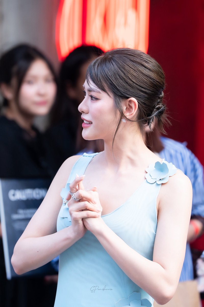 ccebmoinnie's tweet image. Hi Teeruk Thasorn 😗🧡

EMITHASORN WITH SABINA
#SabinaBralessxEmi #emiamily