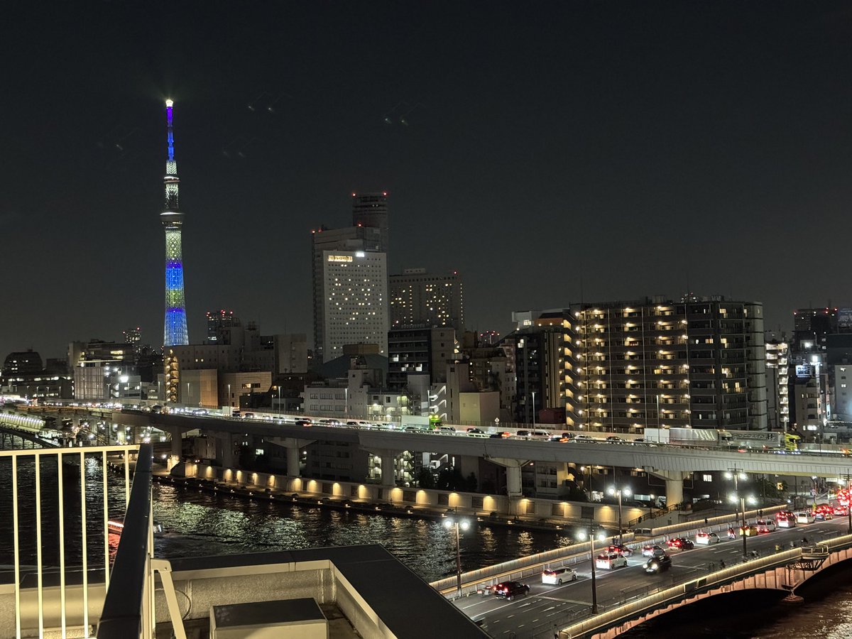 ysk_cc's tweet photo. 会場参加しました！業種が違う私に��ってTouchdesigner は休日に自分の表現を楽しんだり心を整える感覚だから正��難しいことはわからないけど、POPsは表現の幅が広がる楽しいワークショップだった！また参加したい。バナナステッカーもうれしすぎる。ありがとうございました。 https://t.co/T85TiQGWEb